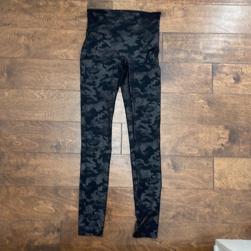 Spanx Faux Leather leggings Camo - Picture 2 of 4